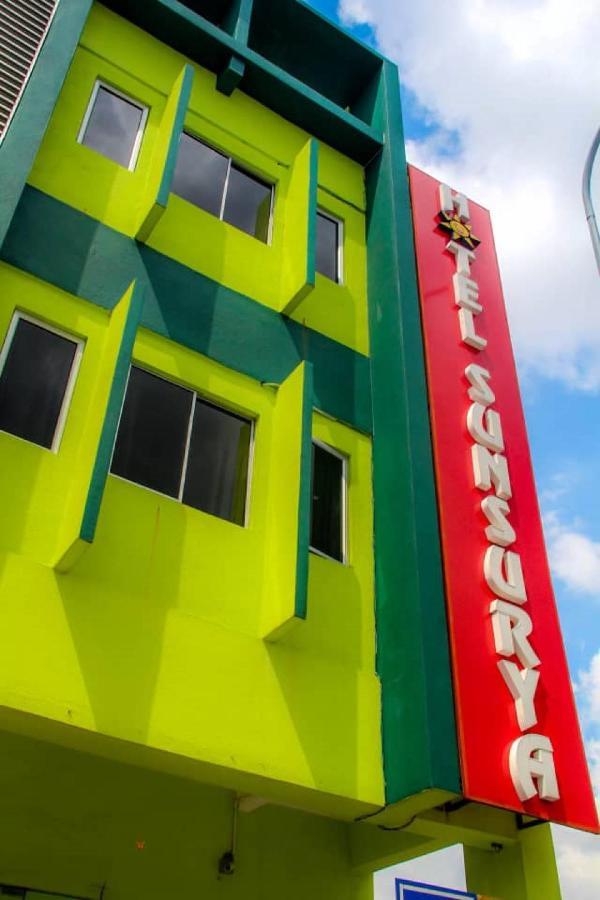 Hotel Sunsurya クラン エクステリア 写真