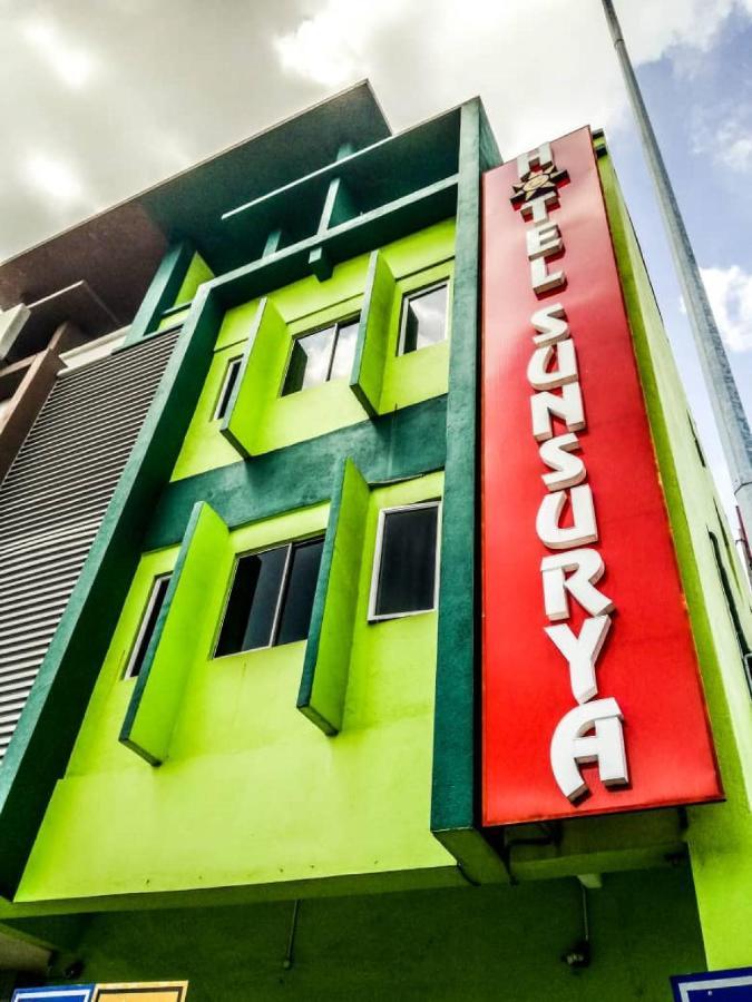 Hotel Sunsurya クラン エクステリア 写真