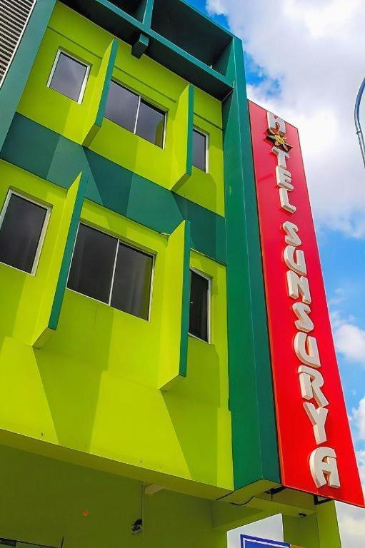 Hotel Sunsurya クラン エクステリア 写真