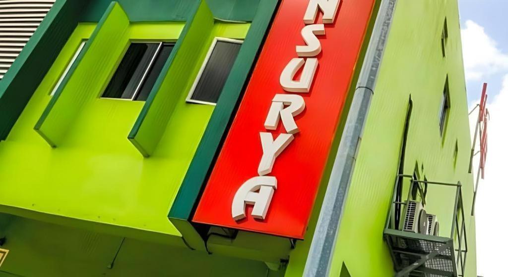 Hotel Sunsurya クラン エクステリア 写真